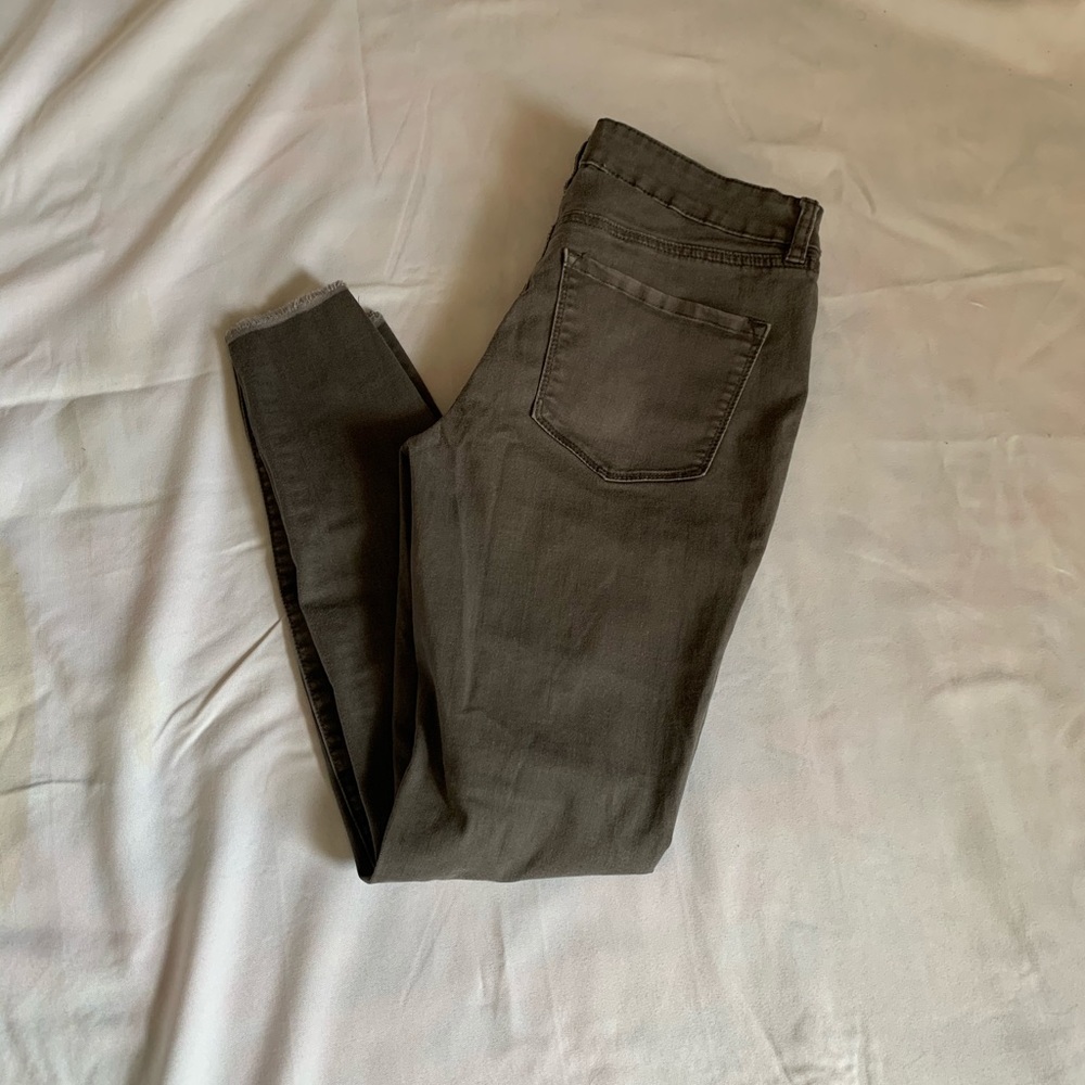 Stretchy Jeggings With Rips